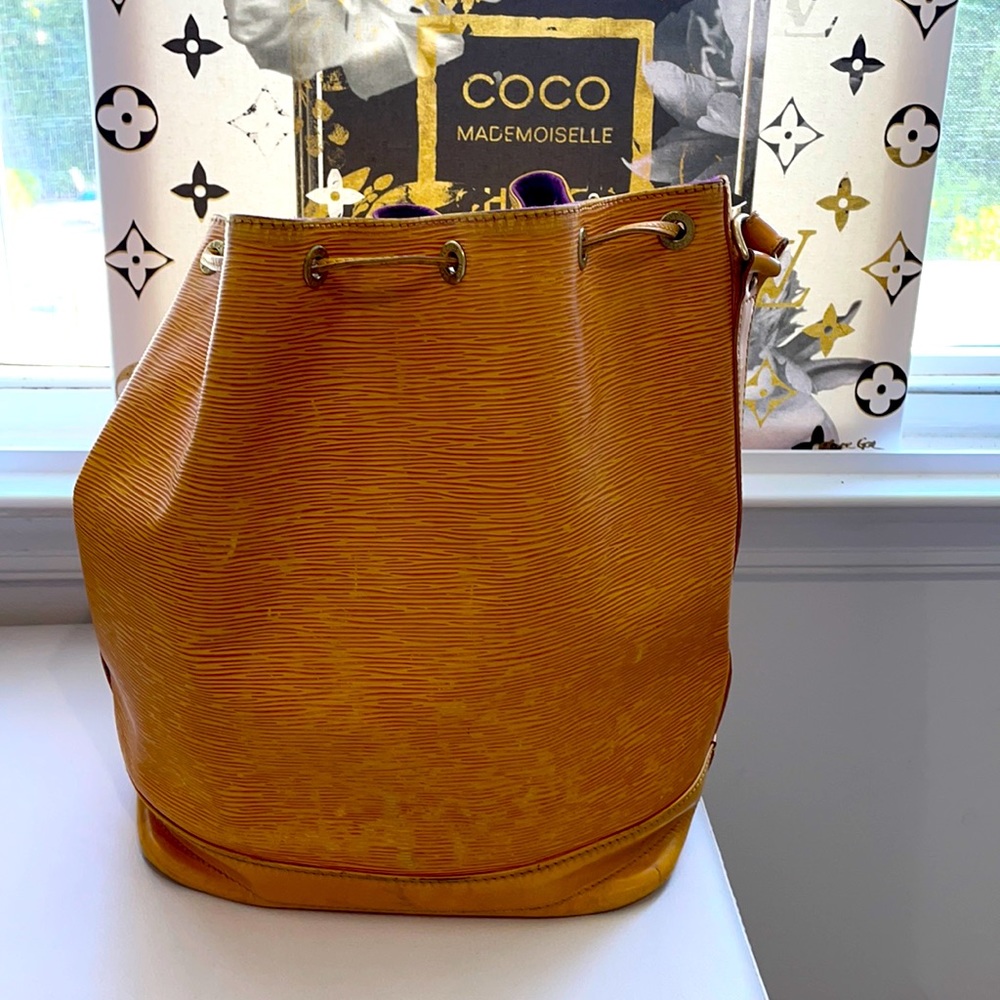 LV NOE BUCKET  BAG
